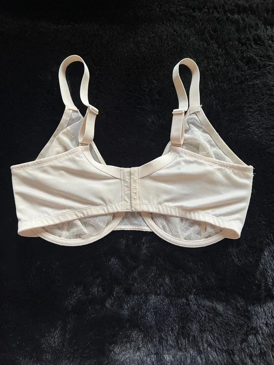 Lace Underwire Bra in Cream with Adjustable Straps - Picture 3 of 5